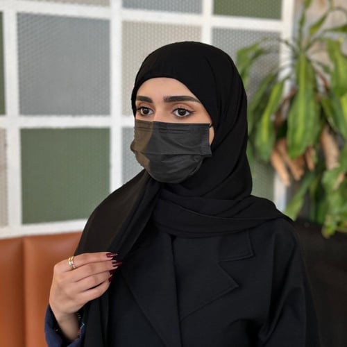 نقابين مشبك مبطن وسط + طرحتين بندانه