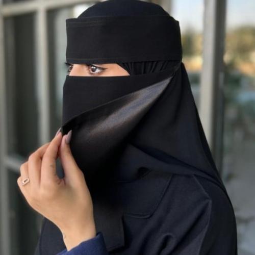 نقاب مشبك مبطن وسط + طرحه بندانه مطاط