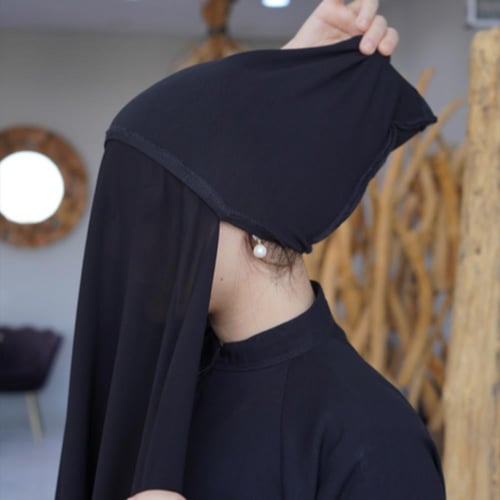 نقابين مشبك مبطن وسط + طرحتين بندانه