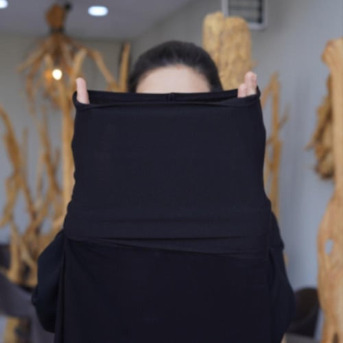 نقابين مشبك مبطن وسط + طرحتين بندانه