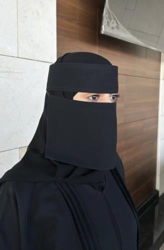 نقاب مبطن قصير