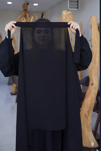 نقابين مشبك مبطن وسط + طرحتين ربط