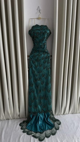 فستان امنيه