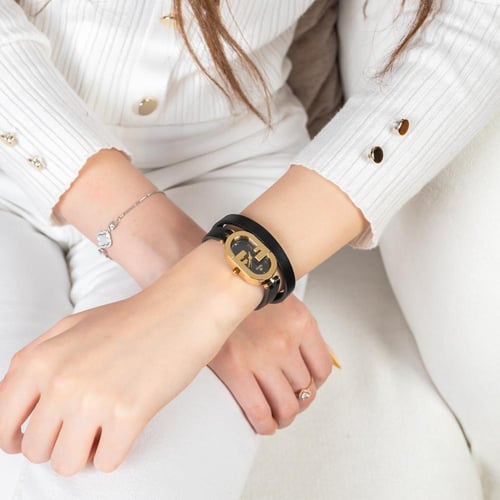 الساعة الجلد النسائية ذات التفاصيل المميزة لإطلالة...