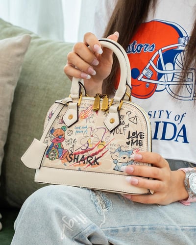 فريدة صغيره باللون البيج