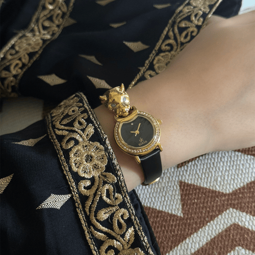 الساعة النسائية الجلد الأسود الذهبي ذات التفاصيل ا...