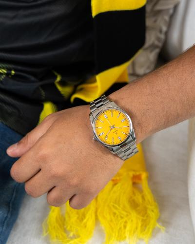 ساعة رجالية باللون الفضي