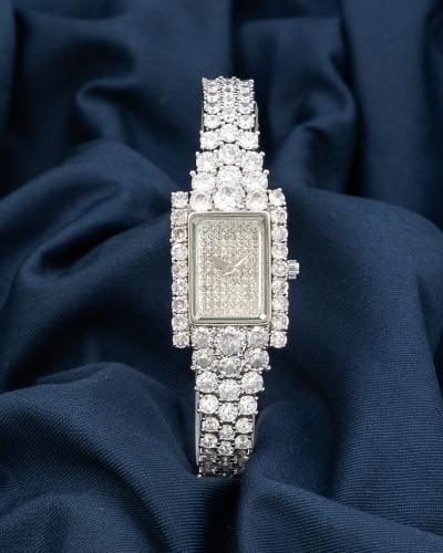 ساعة سهرة مستطيلة انيقة باللون الفضي