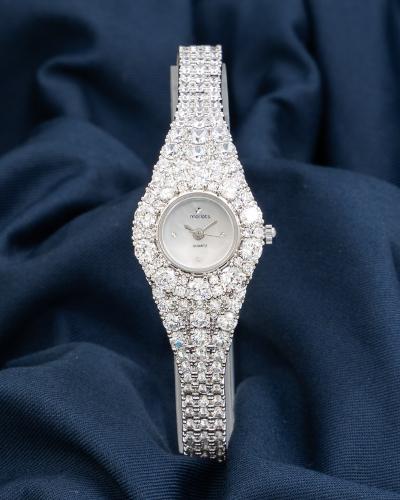 ساعة سهره تفيض بالأناقة