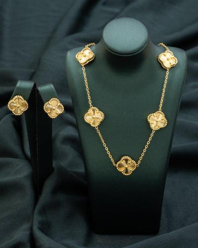 طقم بتصميم أنيق مستوحى من شكل الزهور