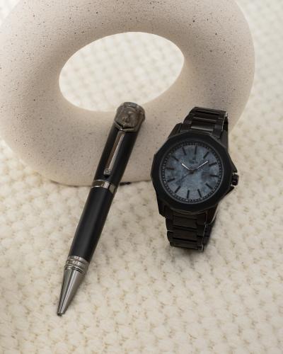 طقم بتصميم انيق يناسب اطلالتك