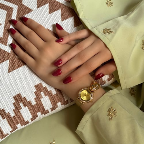 الساعة النسائية الجلد الذهبي ذات التفاصيل المميزة...