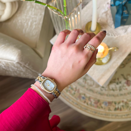 طقم نسائي بتصميم متفرد بسير من الاستيل المتميز بلم...