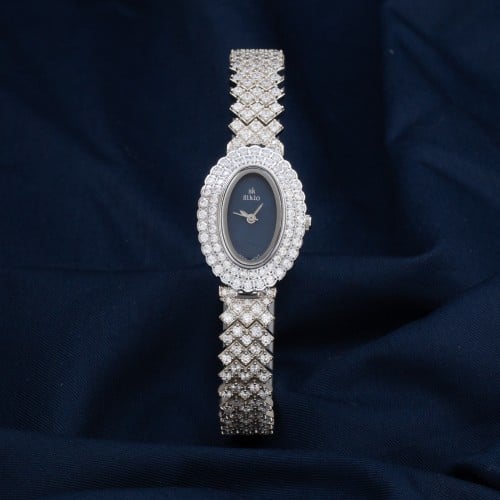 ساعة نسائية فصوص زركون باللون الفضي ميناء كحلي