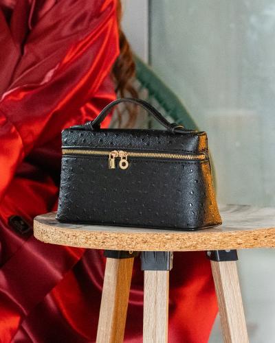 انيقة صغيره باللون الاسود