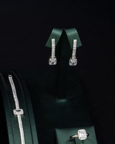 لتكوني رمزًا للفخامة والتألق في كل لحظة.