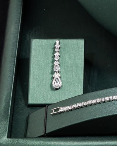 طقم سهرات يعكس حقيقيًا لأسلوب حياتك