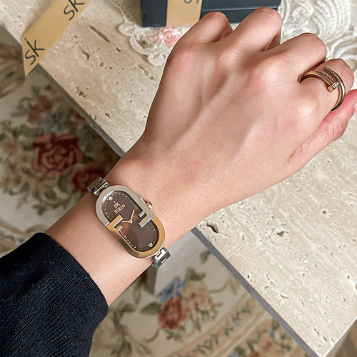 الساعة الاستيل النسائية ذات التفاصيل المميزة لإطلا...