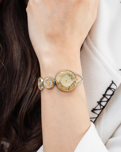 ساعة الجنيهات باللون المكس ميناء ذهبي