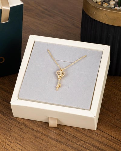 تعليقة إطلالة خاطفة للأنظار