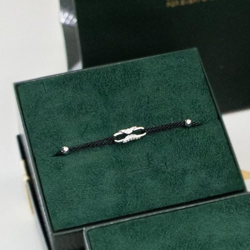 بكج اساور خيط 6 قطع ( علبة + كيس )