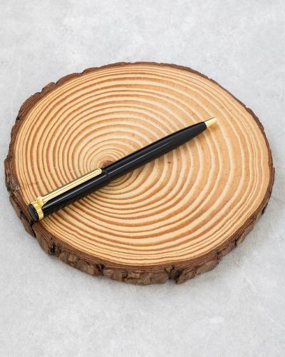 القلم المصمم بعناية ليجمع بين الأناقة والأداء العا...