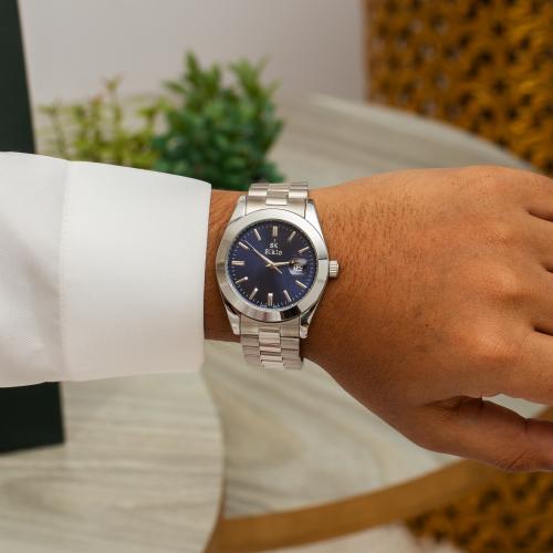 كل رجل عصري يهتم بتفاصيل إطلالته وتفرده لحضور ملفت...