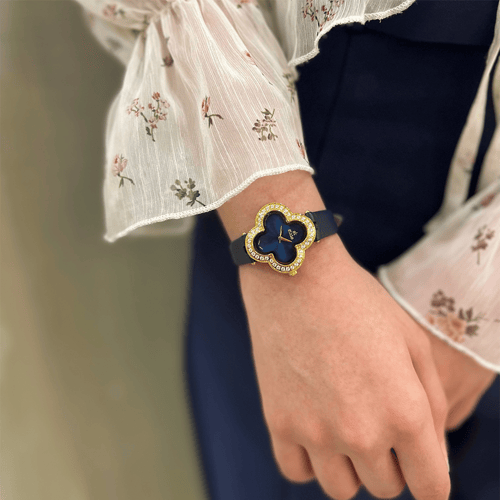 ساعة جلد نسائية بلونها الذهبي الازرق الميناء الازر...