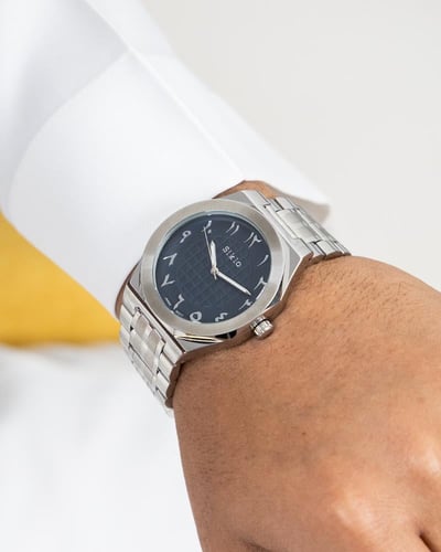 تصميم عملي ومظهر جذاب باللون الفضي