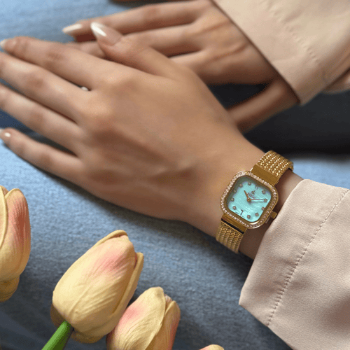 ساعة نسائية باللون الذهبي ميناء تيفاني