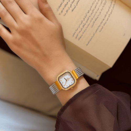 ساعة نسائية باللون الفضي والذهبي ميناء ابيض