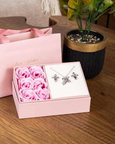 تصميم ناعم طقم لمناسباتك المهمة