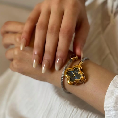 ساعة نسائية فري سايز باللون الفضي والذهبي ميناء از...