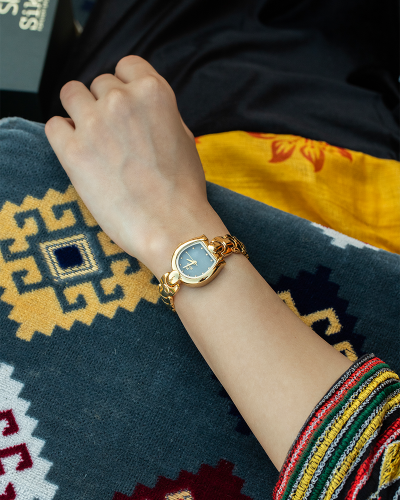 ساعه استيل باللون الذهبي رصاصي