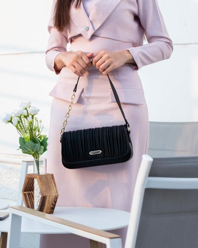 فاخرة وسط باللون الاسود