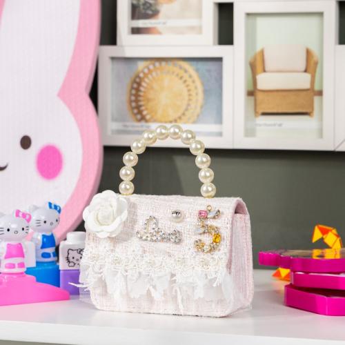 شنطة بتصميم الاميرات لطفلتك بحجم ميني