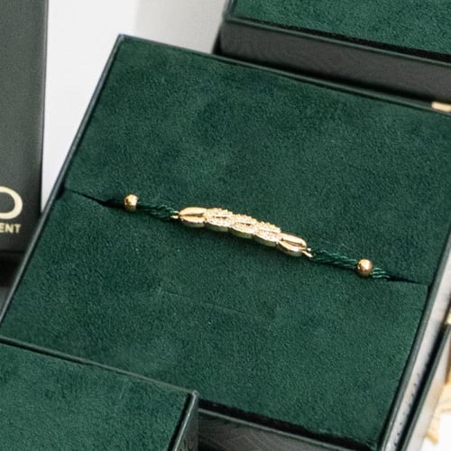 بكج اساور خيط 6 قطع ( علبة + كيس )