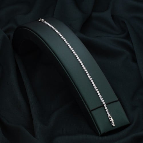 اسوارة نسائية باللون الفضي