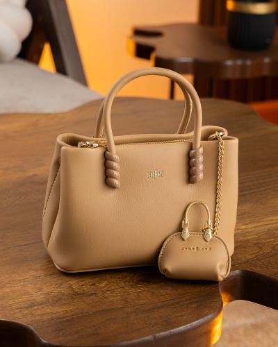 شنطة بلون بيج غامق حجم صغير