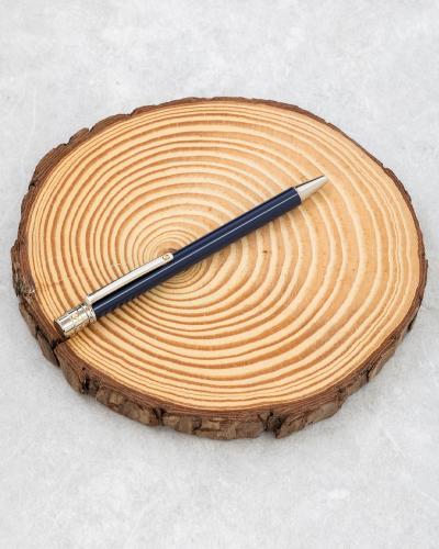 يوفر تجربة كتابة مريحة بفضل تصميمه المدروس