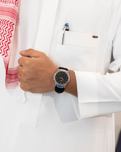 رسمية تجملك جلد اسود