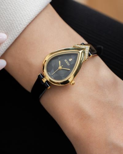 ساعة جلد باللون الاسود الذهبي