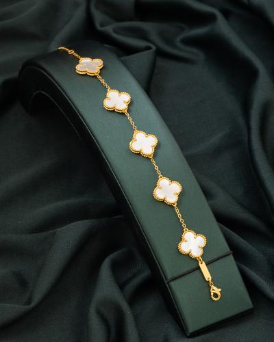 اسوارة ناعمة رمز للأناقة والثقة