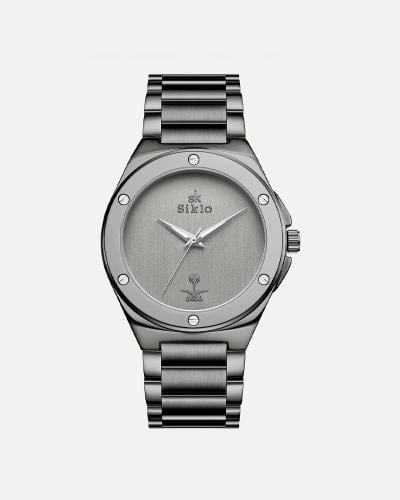 ساعة تتميز بقوة الشعار وجرأة التصميم رصاصي