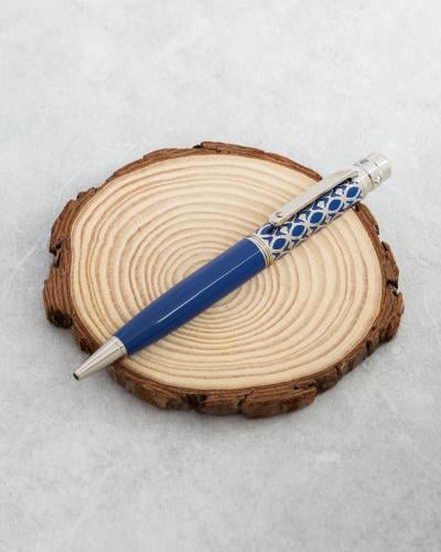 قلم أنيق يروي قصة الوقت