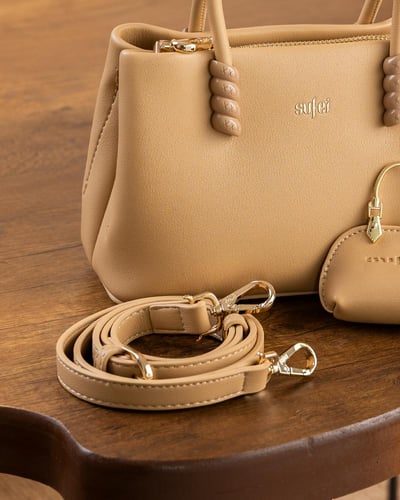 شنطة بلون بيج غامق حجم صغير