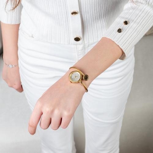 ساعة نسائية حصير باللون الذهبي ميناء فضي