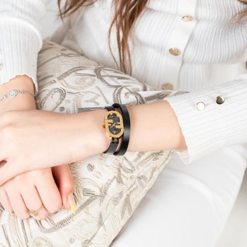 الساعة الجلد النسائية ذات التفاصيل المميزة لإطلالة...