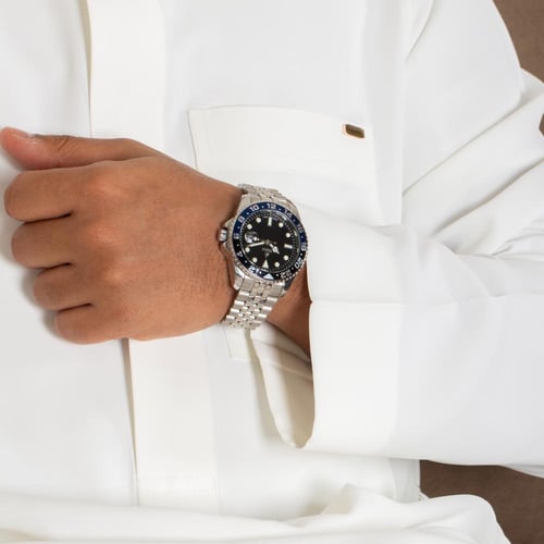 ساعة استيل باللون الفضي..