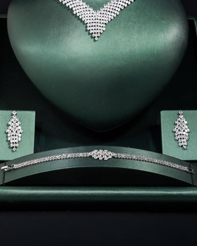 طقم سهرات أنيق وكلاسيك